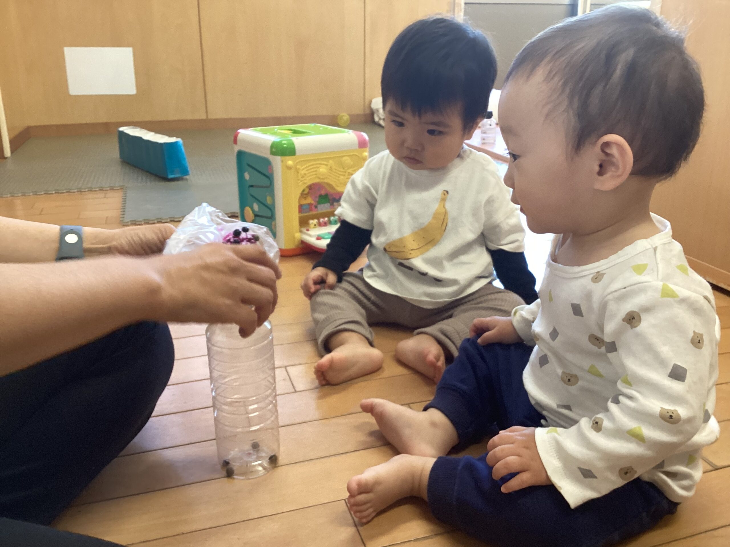 お水の色が…！（0歳児）