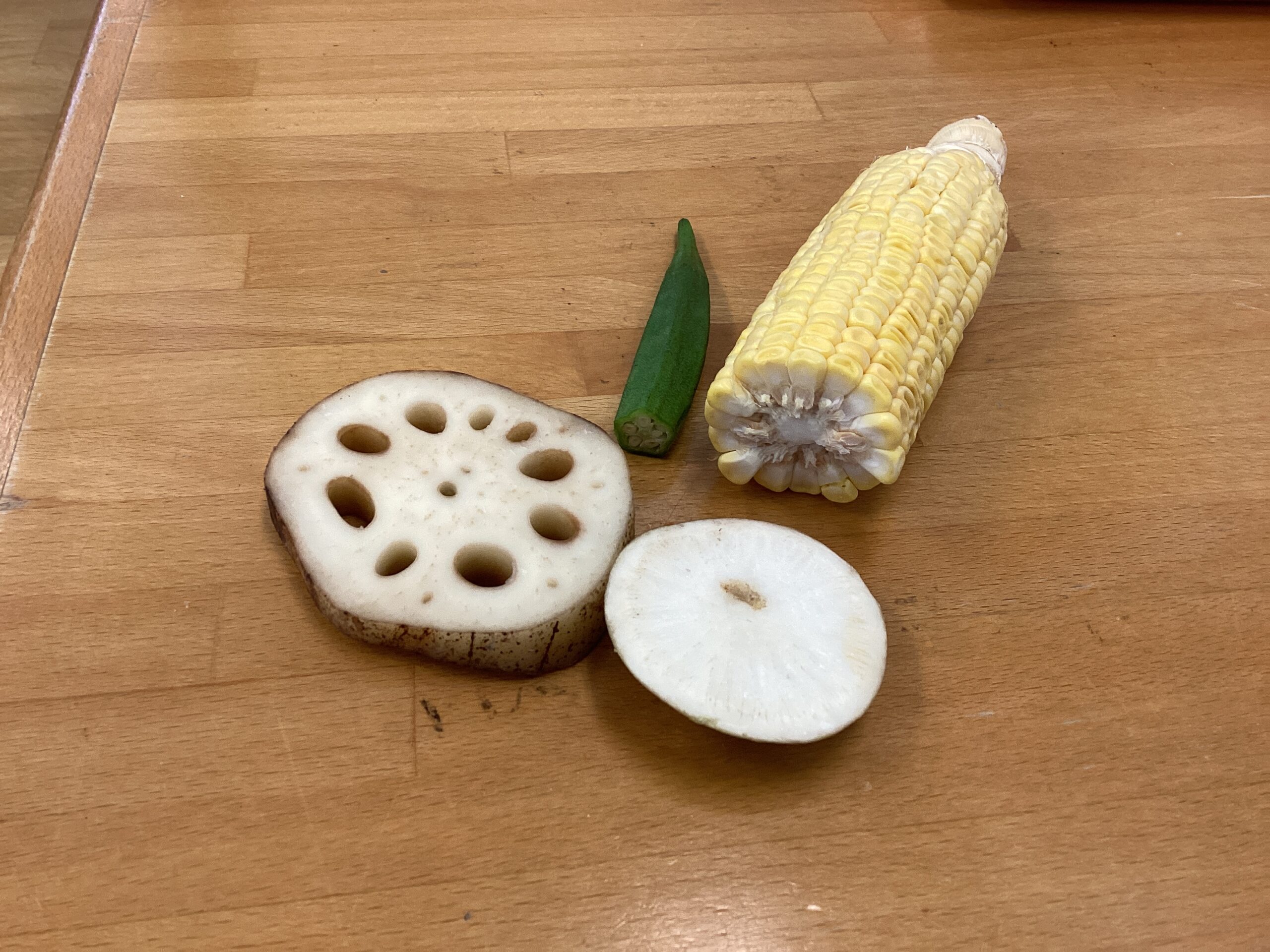 夏野菜に触れました🌽〜part2〜　0歳児クラス