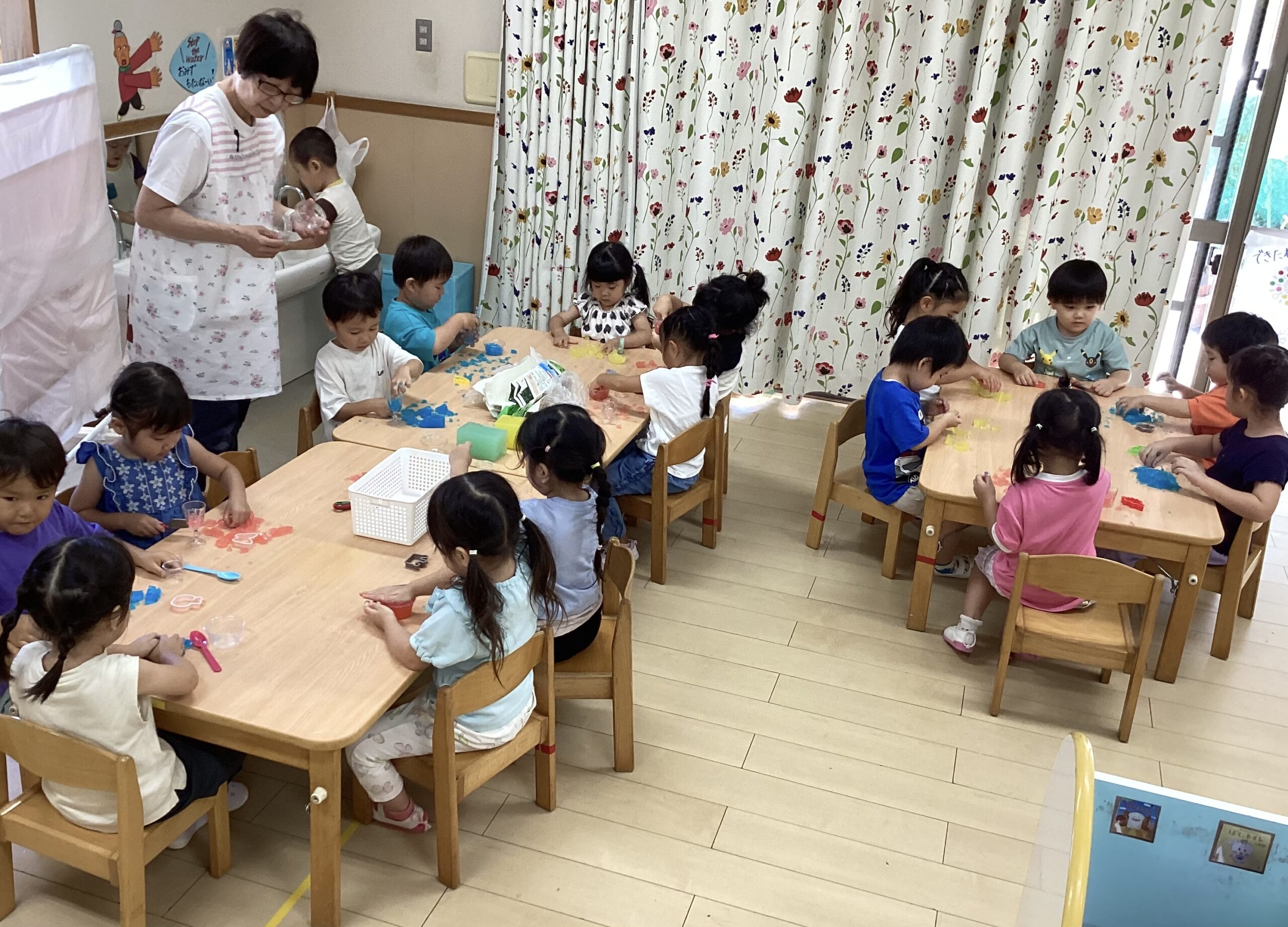 夏の寒天遊び！(３歳児)