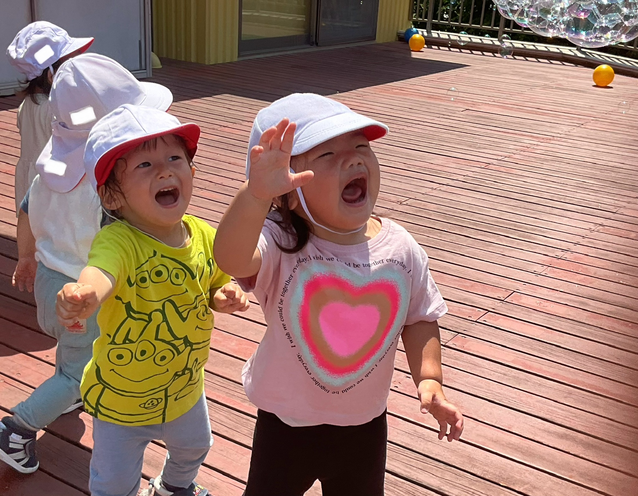 シャボン玉、飛んだ〜♪（1歳児）