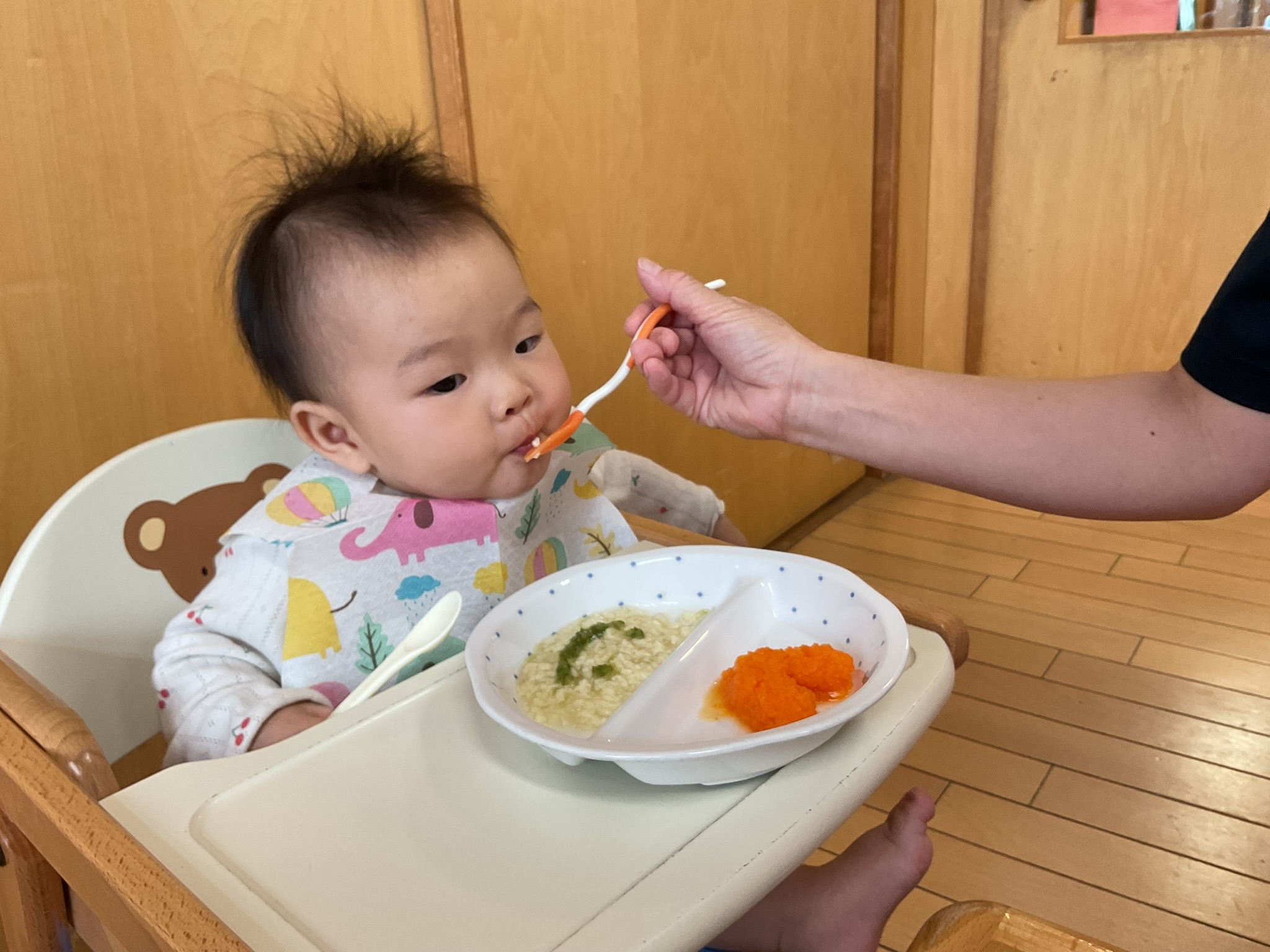 食べるの大好き!(0歳児)